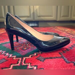 Stuart Weitzman Black Patent Leather ZsaZsa Pointed Toe Pump Heel Size 8.5